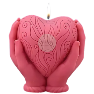 Molde corazón entre manos